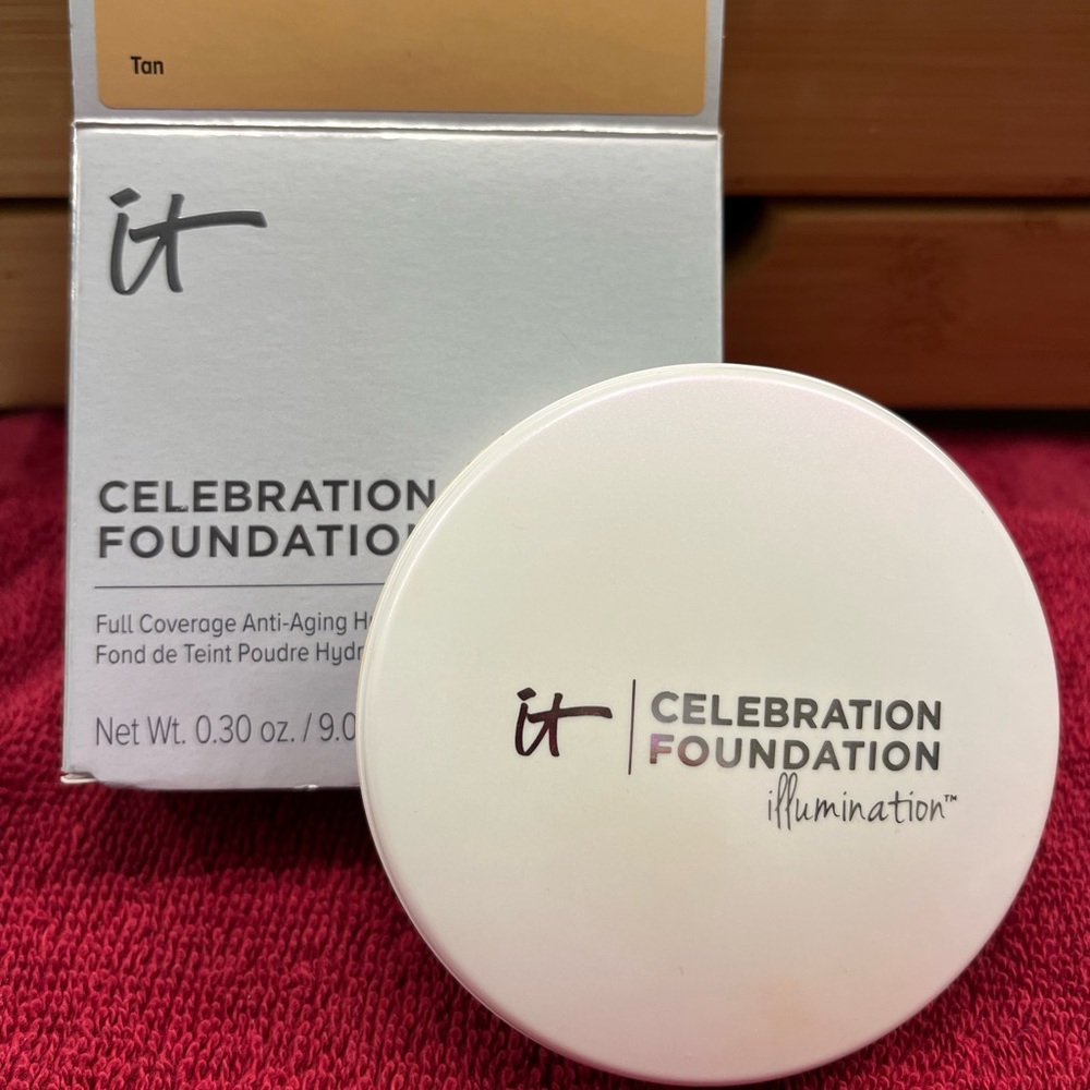 USED It Cosmetics Celebration Foundation Illumination - Tan
